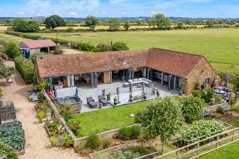 Equestrian property for sale, Northend, Southam, Warwickshire CV47 2TB