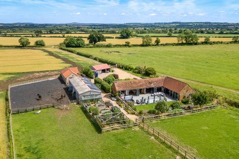 Equestrian property for sale, Northend, Southam, Warwickshire CV47 2TB