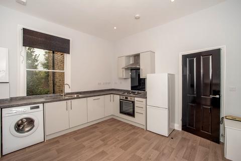 3 bedroom flat to rent, Carson Road, London SE21