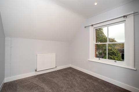 3 bedroom flat to rent, Carson Road, London SE21