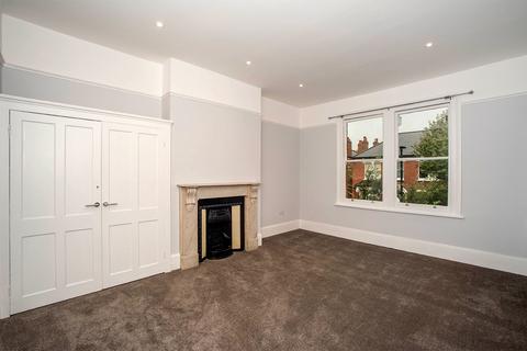 3 bedroom flat to rent, Carson Road, London SE21