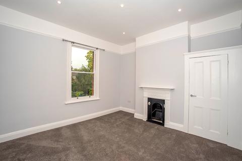 3 bedroom flat to rent, Carson Road, London SE21