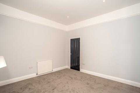 3 bedroom flat to rent, Carson Road, London SE21