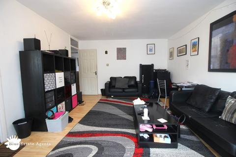 2 bedroom flat to rent, Oakley Close, Isleworth, TW7