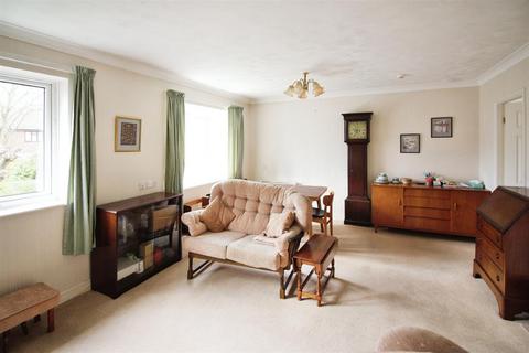 2 bedroom flat for sale, Sandbed Lawns, Leeds LS15