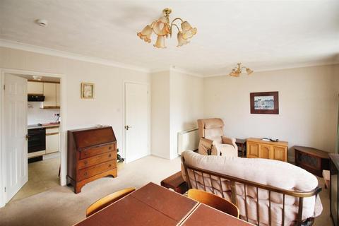 2 bedroom flat for sale, Sandbed Lawns, Leeds LS15