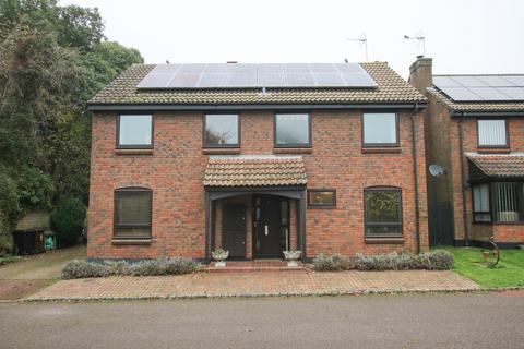 4 bedroom detached house for sale, Bird Mews, Wokingham, RG40