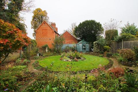 4 bedroom detached house for sale, Bird Mews, Wokingham, RG40