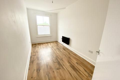 2 bedroom flat to rent, St James Court, Okehampton, Devon