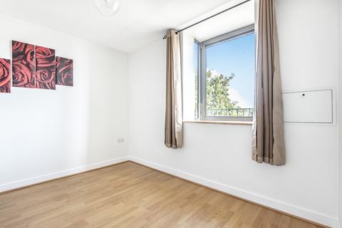 2 bedroom flat to rent, Barmeston Road Catford SE6