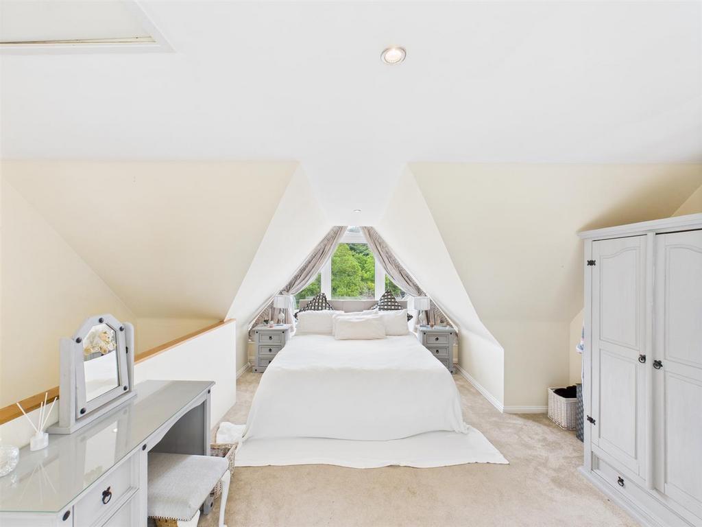 CAM04099 G0-PR0120-STILL030.jpg