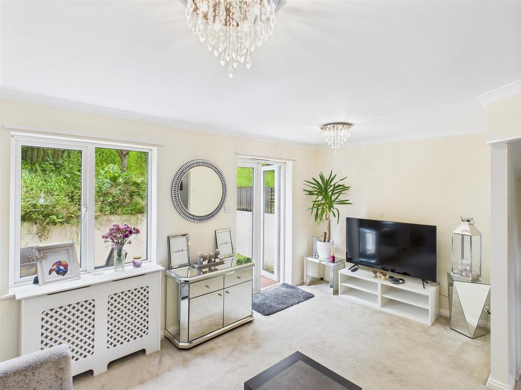 CAM04099 G0-PR0120-STILL004.jpg