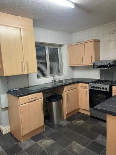 2 bedroom semi-detached house to rent, Jennings Avenue, Salford