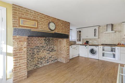 3 bedroom apartment for sale, London Road, Wrotham Heath