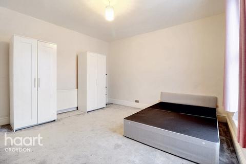 3 bedroom terraced house to rent, Strathyre Avenue, LONDON