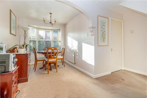 9 Dover Avenue, Worcester, WR4 0LA