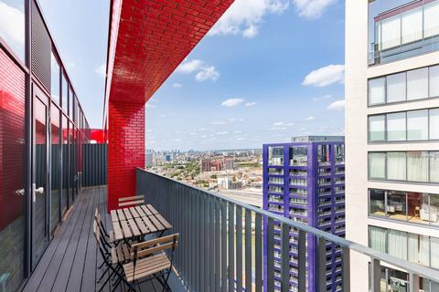 4 bedroom flat for sale, 123 City Island Way, London, E14