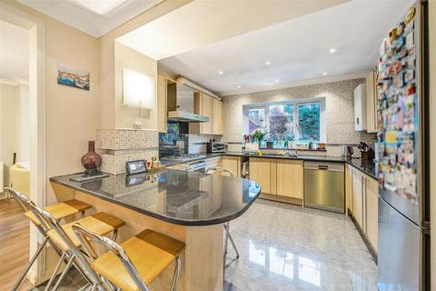 5 bedroom detached house for sale, Hartland Drive, Edgware