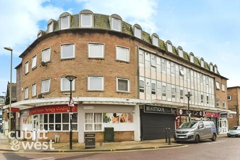 2 bedroom flat to rent, Market Parade Havant PO9