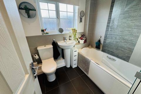 2 bedroom terraced house to rent, Beadnell Drive, Seaham, Co. Durham, SR7