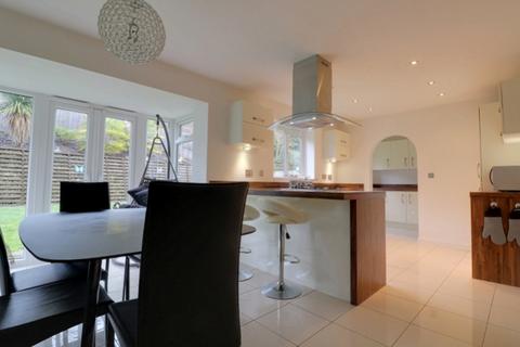 4 bedroom detached house for sale, Victoria Close, Liversedge, West Yorkshire, WF15