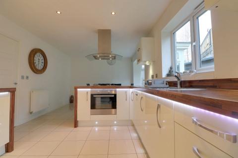 4 bedroom detached house for sale, Victoria Close, Liversedge, West Yorkshire, WF15