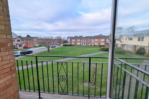 2 bedroom apartment to rent, First Floor Apartment, Warren Court, Birkdale, Southport, Merseyside, PR8