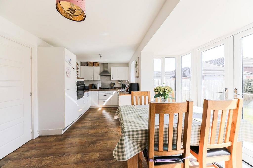 Kitchen / Dining room