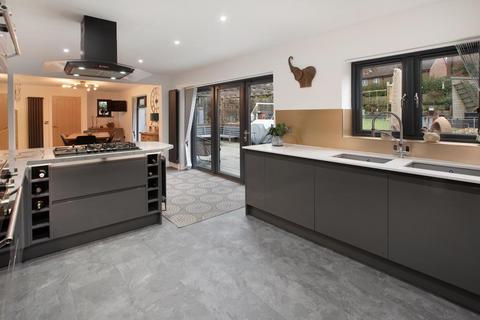 Glenside, 15 Fairlea Road, Dawlish, EX7 0LR