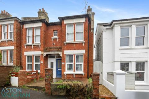 3 bedroom apartment to rent, Totland Road, Brighton BN2