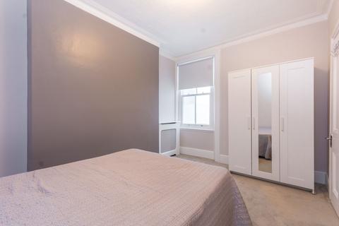 2 bedroom flat for sale, Oxford & Cambridge Mansions, Marylebone, London, NW1