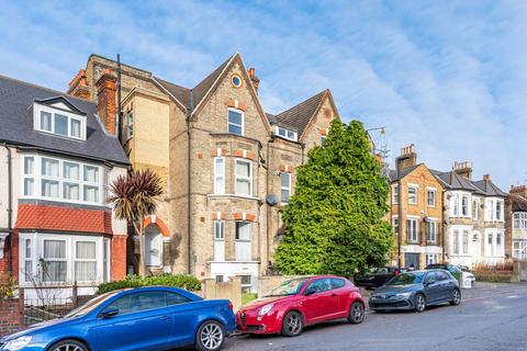 3 bedroom flat for sale, Lewin Road, Streatham Common, London, SW16