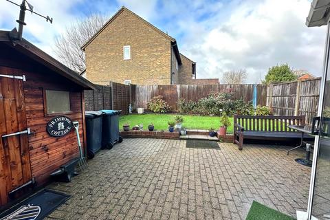 3 bedroom semi-detached house for sale, New Hall Close, Bovingdon HP3