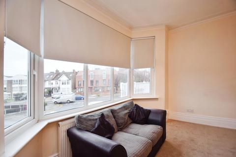 3 bedroom flat to rent, Westcliff-on-Sea SS0