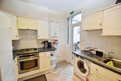 3 bedroom flat to rent, Westcliff-on-Sea SS0