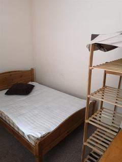 1 bedroom in a house share to rent, Holly Road, Northampton NN1