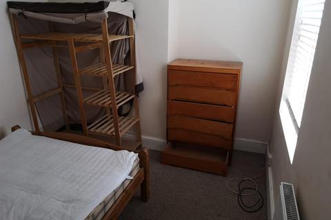 1 bedroom in a house share to rent, Holly Road, Northampton NN1