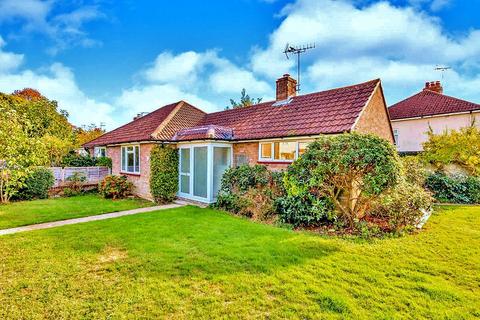 2 bedroom bungalow to rent, Walnut Avenue, West Sussex PO19