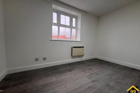 2 bedroom flat to rent, Haddon Park, Colchester, Essex, CO1