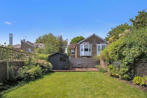 2 bedroom flat for sale, Homefield Road, Worthing BN11 2JA