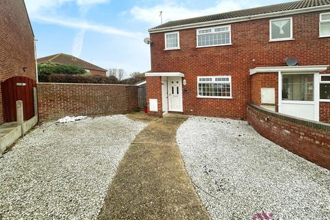 3 bedroom semi-detached house to rent, Bluehouse Avenue, Clacton-On-Sea CO16