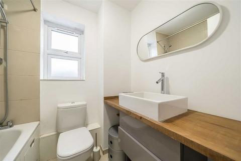 Studio for sale, Stubbs Drive, London SE16