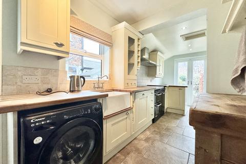 2 bedroom terraced house to rent, Alma, York