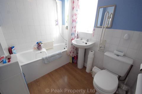 2 bedroom semi-detached house to rent, Stuart Road, Southend On Sea SS2