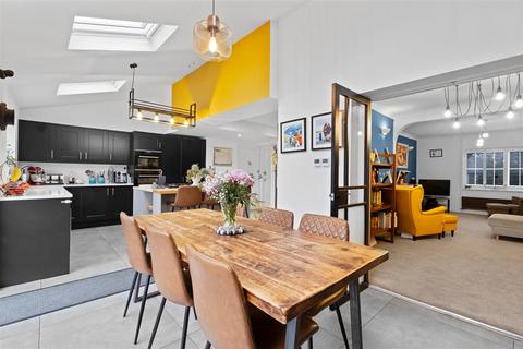 118 Weston Road, Lichfield, WS13 7EQ