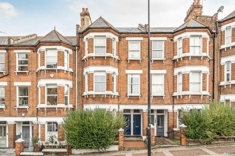 3 bedroom flat to rent, Latchmere Road, London SW11