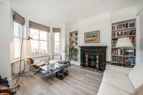 3 bedroom flat to rent, Latchmere Road, London SW11