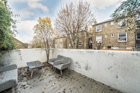 3 bedroom flat to rent, Latchmere Road, London SW11