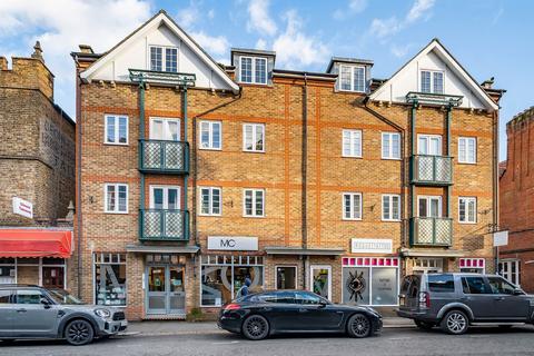 2 bedroom apartment to rent, Temple Road, Windsor, SL4