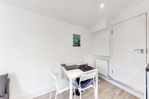 1 bedroom duplex to rent, Lancaster Road, Finsbury Park, London, N4